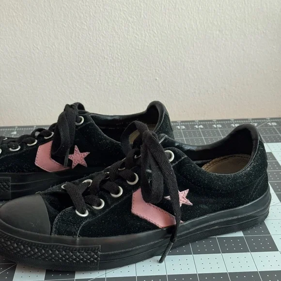 Converse Re-Issue Low Top Sneakers Black Pink Chevron Suede Women’s Size 8 - Picture 16 of 16
